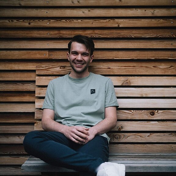 Mit Schmäh begrüßt Mit Schmäh begrüßt